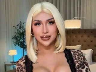 Live TyraWilson
